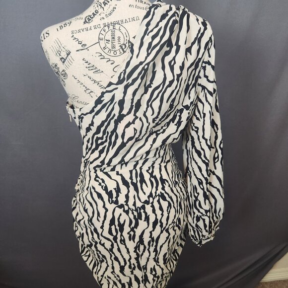 One-shouder Draped Mini Dress - Picture 6 of 7